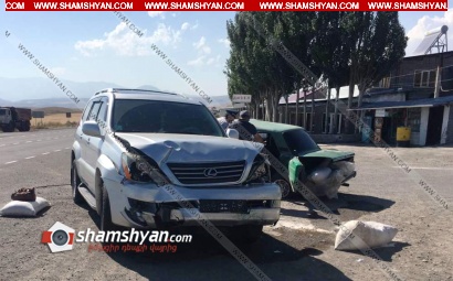 Ավտովթար Սյունիքի մարզում. բախվել են Lexus-ն ու «06»-ը. 5 վիրավորներից 2-ը ՀՀ ՊՆ պայմանագրային զինծառայողներ են. ՖՈՏՈՌԵՊՈՐՏԱԺ