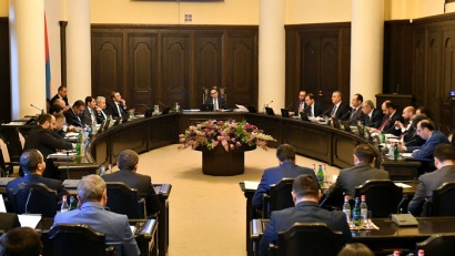 Կառավարության կառուցվածքային փոփոխությունները բախվել են օրենսդրական կազուսի․ «Փաստ»