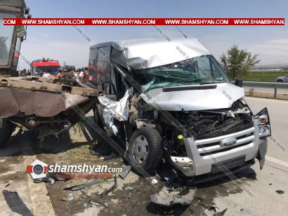 Խոշոր ավտովթար Արարատի մարզում․ Ford Transit-ը մխրճվել է կոմբայնի մեջ․ կա վիրավոր․ ՖՈՏՈՌԵՊՈՐՏԱԺ․ ՏԵՍԱՆՅՈՒԹ