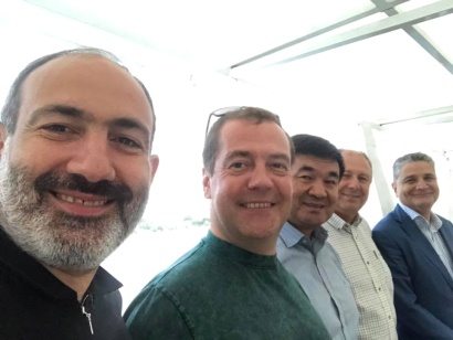 Փաշինյանը լուսանկար է հրապարակել ԵԱՏՄ անդամ երկրների վարչապետների և Տիգրան Սարգսյանի հետ