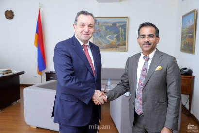 Հնդկաստանի նորանշանակ դեսպանն իր հավատարմագրերի պատճենը հանձնել է ԱԳ նախարարի տեղակալին