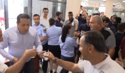 «Արարատ-Արմենիային» Բագրատաշենի մաքսատանը աղ ու հացով են դիմավորել. ՏԵՍԱՆՅՈՒԹ