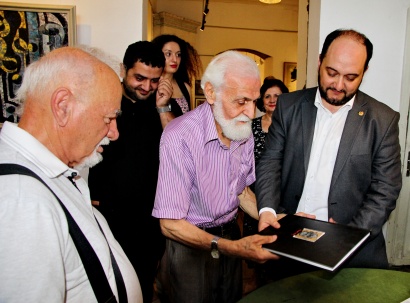 Երբեք չեմ կարող ասել վերջ. Վլադիմիր Աբրահամյան. բացվել է է ՀՀ վաստակավոր նկարիչ Վլադիմիր Աբրահամյանի ստեղծագործությունների ցուցահանդեսը. ՖՈՏՈՌԵՊՈՐՏԱԺ