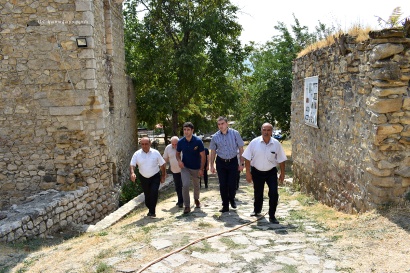 Աշխատանքային այցով Հադրութի շրջանում գտնվող ԱՀ պետնախարար Գրիգորի Մարտիրոսյանը հետևել է մայրուղուց դեպի գյուղ տանող ճանապարհահատվածի շինարարության ընթացքին
