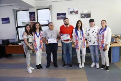 Իշխան Զաքարյանը պարգևատրել է Համահայկական խաղերում ներդրում ունեցող երգիչներին և թուրքագետի