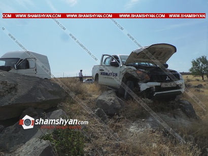 Խոշոր ավտովթար Կոտայքի մարզում. բախվել են Ford Transit-ն ու Mitsubishi-ն. վերջինն էլ հայտնվել է հսկայական քարերի վրա. ՖՈՏՈՌԵՊՈՐՏԱԺ, ՏԵՍԱՆՅՈՒԹ