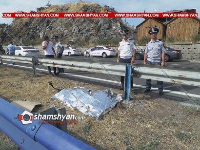 Մահվան ելքով վրաերթ Կոտայքի մարզում. Lexus-ի վարորդը վրաերթի է ենթարկել փողոցը չթույլատրելի հատվածով անցնող հետիոտնին. վերջինը տեղում մահացել է. ՖՈՏՈՌԵՊՈՐՏԱԺ, ՏԵՍԱՆՅՈՒԹ