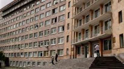 2 քաղաքացի Ֆանարջյանի անվան ուռուցքաբանության ազգային կենտրոնի բժիշկներին մեղադրում են իրենց ազգականների մահվան մեջ