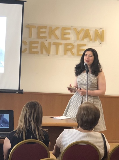 Թեքեյան կենտրոնում տեղի է ունեցել լոնդոնաբնակ հայ բանաստեղծուհի Լիանա Հայրապետյանի և Փիթեր Սաթոնի գրքի շնորհանդեսը. ՖՈՏՈՌԵՊՈՐՏԱԺ