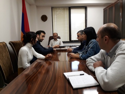 ԱՀ Մարդու իրավունքների պաշտպան Արտակ Բեգլարյանն ընդունել է «Իրազեկ քաղաքացիների միավորում» ՀԿ համակարգող Դանիել Իոաննիսյանի գլխավորած պատվիրակությանը