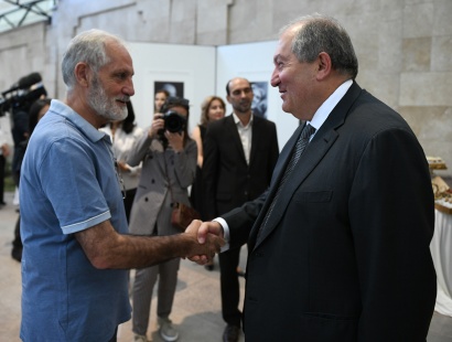 Հայ լուսանկարչությունը հսկայական ավանդույթներ է ունեցել և ունի. նախագահ Սարգսյանը բացել է հայ անվանի լուսանկարիչների աշխատանքների ցուցադրությունը. ՖՈՏՈՌԵՊՈՐՏԱԺ