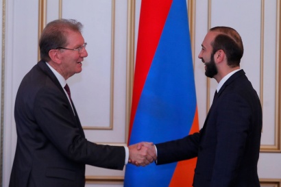 ԱԺ նախագահն ընդունել է Ֆրանսիա-Արցախ բարեկամության շրջանակի նախագահի գլխավորած պատվիրակությանը