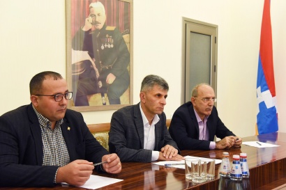 «Ազատ հայրենիք» կուսակցության կենտրոնական գրասենյակում կայացել է ԱՀԿ և ՀՅԴ Արցախի Կենտրոնական կոմիտեի պատվիրակությունների հանդիպումը. ՖՈՏՈՌԵՊՈՐՏԱԺ