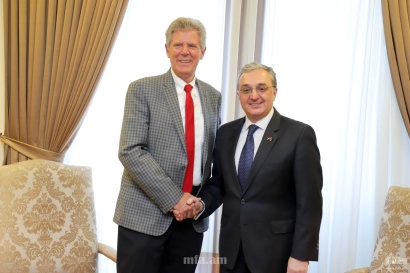 ԱԳ նախարար Զոհրաբ Մնացականյանն ընդունել է ԱՄՆ կոնգրեսի ներկայացուցիչների պալատի անդամ, Հայկական հարցերով հանձնախմբի համանախագահ Ֆրենկ Փըլոունին