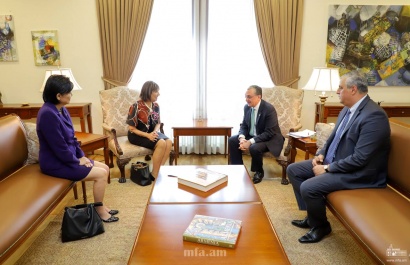 ԱԳ նախարար Զոհրաբ Մնացականյանի հանդիպումը ԱՄՆ կոնգրեսականներ Ջեքի Սփիրի և Ջուդի Չուի հետ. ՏԵՍԱՆՅՈՒԹ