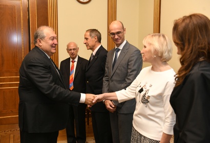 Նախագահ Արմեն Սարգսյանը հյուրընկալել է պրոֆեսոր Ջոն Բիլեզիկյանի գլխավորած պատվիրակությանը. ՖՈՏՈՌԵՊՈՐՏԱԺ
