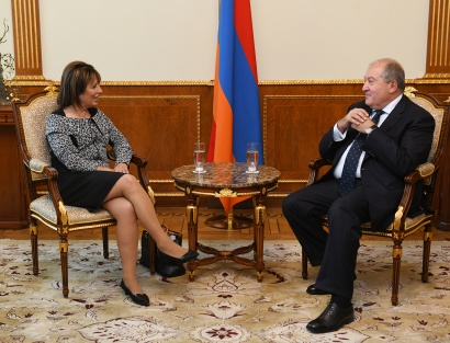 Նախագահ Արմեն Սարգսյանը հյուրընկալել է ԱՄՆ Ներկայացուցիչների պալատի անդամներ Ջեքի Սփիրին և Ջուդի Չունին. ՏԵՍԱՆՅՈՒԹ