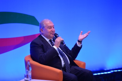 Կյանքն ապրեք որպես երիտասարդ մարդ. նախագահ Արմեն Սարգսյանը ելույթ է ունեցել «Ապրել խելացի. հզորացնել երիտասարդներին» համաժողովում. ՖՈՏՈՌԵՊՈՐՏԱԺ