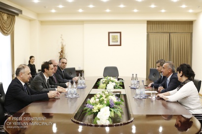 Քաղաքապետ Հայկ Մարությանը հանդիպել է Մեծ Բրիտանիայի լորդերի պալատի անդամ Արա Դարզիի հետ