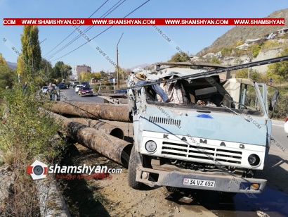 Խոշոր ավտովթար Լոռու մարզում. КамАЗ -ը բախվել է գազատարին. առկա է դիզվառելիքի արտահոսք. oպերատիվ են գործել փրկարարները, ճանապարհային ոստիկաններն ու «Գազպրոմ»-ի աշխատակիցները. ՖՈՏՈՌԵՊՈՐՏԱԺ, ՏԵՍԱՆՅՈՒԹ