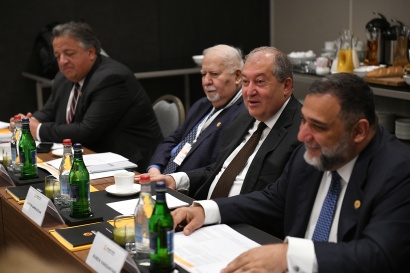 «Ավրորան» մրցանակից վերածվել է մարդասիրական շարժման. նախագահ Արմեն Սարգսյանը մասնակցել է «Ավրորա» մրցանակի ընտրող հանձնաժողովի հանդիպմանը. ՖՈՏՈՌԵՊՈՐՏԱԺ