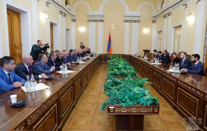 Արարատ Միրզոյանն ընդունել է Արայիկ Հարությունյանին և «Հայրենիք» խմբակցության պատգամավորներին
