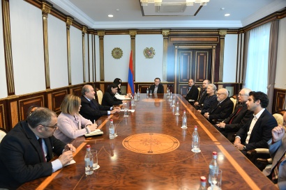 Արմեն Սարգսյանը հյուրընկալել է «Ժամանակակից դասականներ» կոմպոզիտորական փառատոնի մի խումբ մասնակիցների. ՖՈՏՈՌԵՊՈՐՏԱԺ