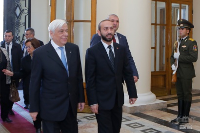Արարատ Միրզոյանը հանդիպել է պաշտոնական այցով Հայաստան ժամանած Հունաստանի նախագահի հետ. ՖՈՏՈՌԵՊՈՐՏԱԺ