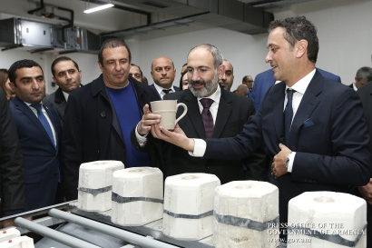Պատրաստված է Հայաստանում՝ իտալական դիզայնով. վարչապետը ներկա է գտվնել Ceramisia գործարանի բացմանը. ՖՈՏՈՌԵՊՈՐՏԱԺ
