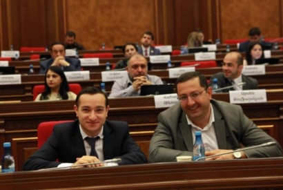 Մխիթար Հայրապետյանը և Հովհաննես Հովհաննիսյանը Պետբյուջեում փոփոխությունների առաջարկ են ներկայացրել