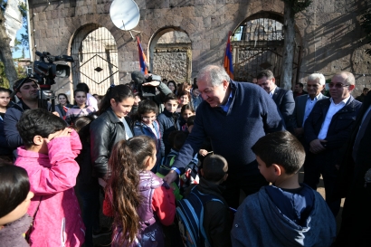 «Շնորհակալություն, որ դուք կաք, ամուր եք և հողին կապված». նախագահ Արմեն Սարգսյանն այցելել է Տավուշի մարզի սահմանամերձ Չինարի համայնք. ՖՈՏՈՌԵՊՈՐՏԱԺ