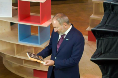 Նիկոլ Փաշինյանը Փարիզի խաղաղության համաժողովի շրջանակում համաժողովի գրադարանին նվերներ է հանձնել. ՏԵՍԱՆՅՈՒԹ
