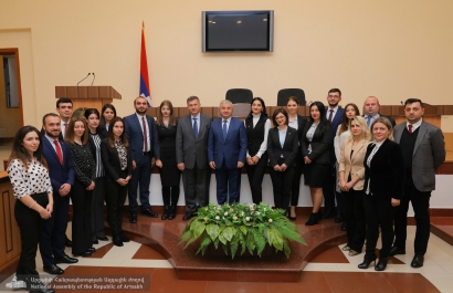 Արցախի Հանրապետության խորհրդարանում հյուրընկալվել են Հայաստանի Հանրապետության կրտսեր դիվանագետները
