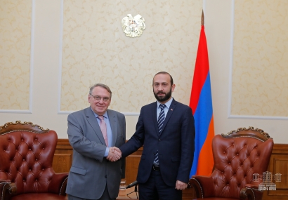 ԱԺ նախագահ Արարատ Միրզոյանը ընդունել է Հայաստանում Չեխիայի Հանրապետության դեսպան Բեդրիխ Կոպեցկիին