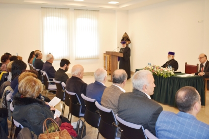 Մայր Աթոռում տեղի է ունեցել գիտաժողով նվիրված բանաստեղծուհի Սիլվա Կապուտիկյանի ծննդյան 100-ամյակին. ՖՈՏՈՌԵՊՈՐՏԱԺ