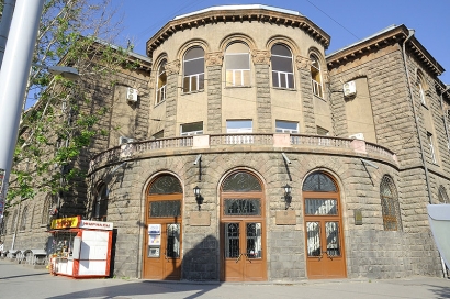 Արտակարգ դեպք «Մոր և մանկան առողջության պահպանման» կենտրոնում. մայրը պնդում է, որ բժիշկների մեղքով իր զույգ պտուղներից մեկը մահացել է