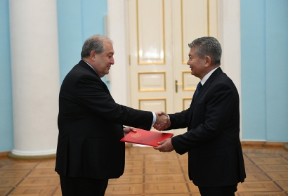 Պետք է զարգացնենք ու խորացնենք երկկողմ հարաբերությունները. նախագահ Սարգսյանին հավատարմագրերն է հանձնել ՀՀ-ում Ղրղզստանի նորանշանակ դեսպանը. ՏԵՍԱՆՅՈՒԹ