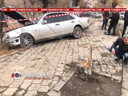 Գյումրիում 23-ամյա վարորդը Mercedes-ով Բագրատունյաց օղակում դուրս է եկել երթևեկելի գոտուց, բախվել ծառին. կա վիրավոր. ՖՈՏՈՌԵՊՈՐՏԱԺ