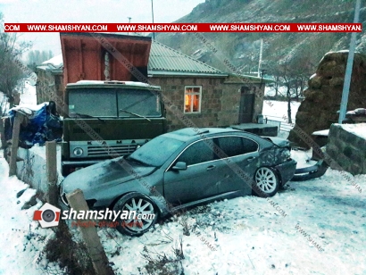 Ավտովթար Գեղարքունիքի մարզում. 28-ամյա վարորդը BMW-ով բախվել է քարե շինության պատին, այնուհետև կայանված КаМАЗ-ին. կա վիրավոր. ՖՈՏՈՌԵՊՈՐՏԱԺ
