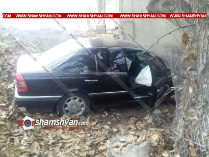 Ավտովթար Արարատի մարզում. բախվել են Mercedes-ները, որոնցից մեկն էլ հայտնվել է ձորակում՝ բախվելով ծառի. տեղում 2 քաղաքացի բուժօգնություն է ստացել. ՖՈՏՈՌԵՊՈՐՏԱԺ