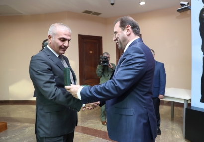 ՀՀ ՊՆ վարչական համալիրում տեղի է ունեցել հանրապետական զորակոչային հանձնաժողովի ընդլայված նիստ. ՖՈՏՈՌԵՊՈՐՏԱԺ