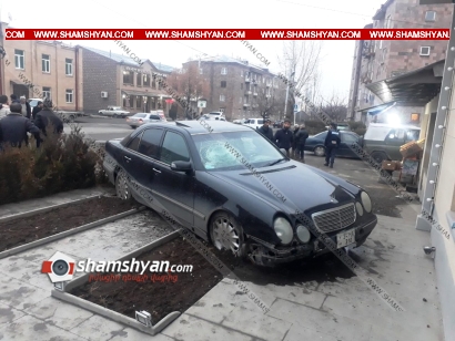 Ավտովթար Շիրակի մարզում. 23-ամյա վարորդը Mercedes-ով բախվել է բազալտե եզրաքարերին ու հայտնվել հետիոտնի համար նախատեսված մայթին, կա վիրավոր. ՖՈՏՈՌԵՊՈՐՏԱԺ