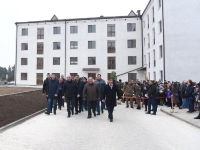 Բակո Սահակյաը ներկա է եղել ՊԲ պահեստազորային սպաների եւ զինծառայողների բնակարանամուտի հանդիսավոր արարողությանը