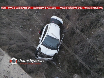 Խոշոր ավտովթար Արարատի մարզում. Toyota Vitz-ը կամրջից 2 մետր բարձրությունից ընկել և հայտնվել է չգործող ջրատարում. վիրավորները 5 կանայք են և 1 անչափահաս աղջիկ. ՖՈՏՈՌԵՊՈՐՏԱԺ, ՏԵՍԱՆՅՈՒԹ