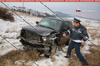 Կոտայքի մարզում խոշոր ավտովթարի հետևանքով հիվանդանոց տեղափոխված հղի կինը կորցրել է իր ապագա աղջիկ երեխային. Mitsubishi-ի վարորդը, ով նախկին ոստիկանապետի աներձագն է, եղել է ամենաբարձր աստիճանի խմած. ՖՈՏՈՌԵՊՈՐՏԱԺ, ՏԵՍԱՆՅՈՒԹ
