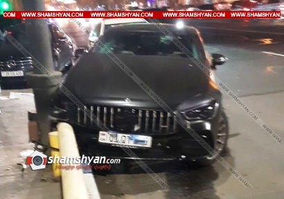 Երևանում «Չիզի» սրճարանի տնօրենը Mercedes-ով բախվել է երկաթբետոնե արգելապատնեշին. վիրավորների մեջ են ժամկետային զինծառայող ու փոխտնօրեն. ՖՈՏՈՌԵՊՈՐՏԱԺ