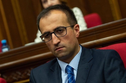 Արսեն Թորոսյանին միայնակ թողեցին իր որոշման հետ. կառավարությունը գնաց այլ ուղիով. «Ժողովուրդ»