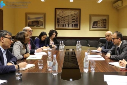 Արսեն Թորոսյանը ՀԲ-ի պատվիրակության հետ քննարկել է առողջության ապահովագրության ներդրման օրակարգը