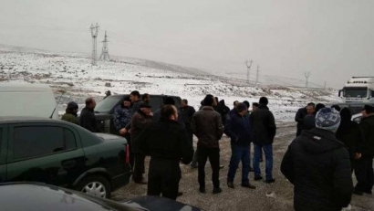 Շիրակի մարզում եւս սպանդանոցների դեմ բողոքող անասնապահները ճանապարհ են փակել. ՏԵՍԱՆՅՈՒԹ. News.am