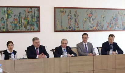 ԱԳ նախարարը հանդիպել է Հայաստանի Ամերիկյան համալսարանի հումանիտար և հասարակական գիտությունների ֆակուլտետի պրոֆեսորադասախոսական կազմի և ուսանողների հետ
